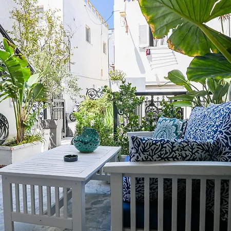 Georgia Pelekanou * Fira (Santorini)