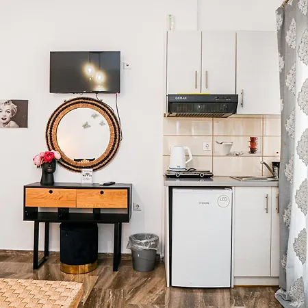 Georgia Pelekanou Apartment