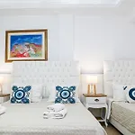 Georgia Pelekanou * Fira (Santorini)