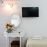 Georgia Pelekanou * Fira (Santorini)