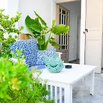 Georgia Pelekanou * Fira (Santorini)