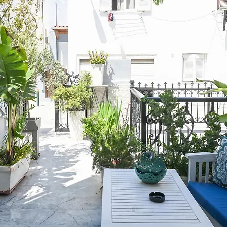 Georgia Pelekanou Apartment *