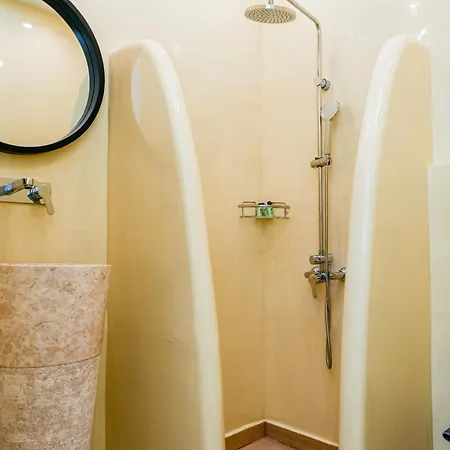 Georgia Pelekanou サントリーニ