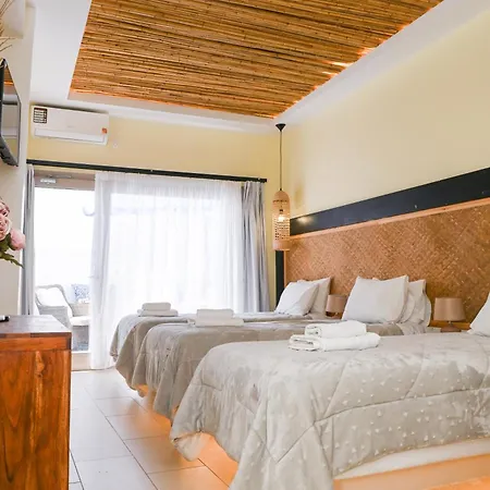 Georgia Pelekanou サントリーニ