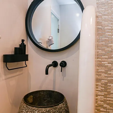 Georgia Pelekanou Apartment *