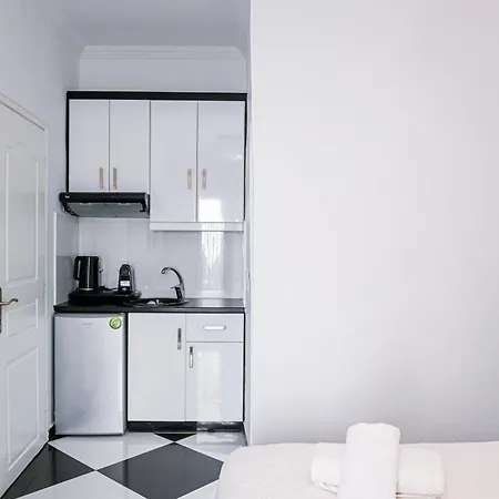 Georgia Pelekanou サントリーニ