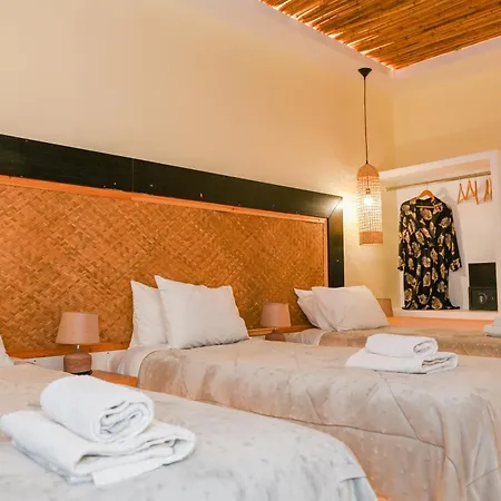 Georgia Pelekanou * Fira (Santorini)