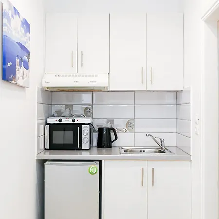 Georgia Pelekanou * Fira (Santorini)