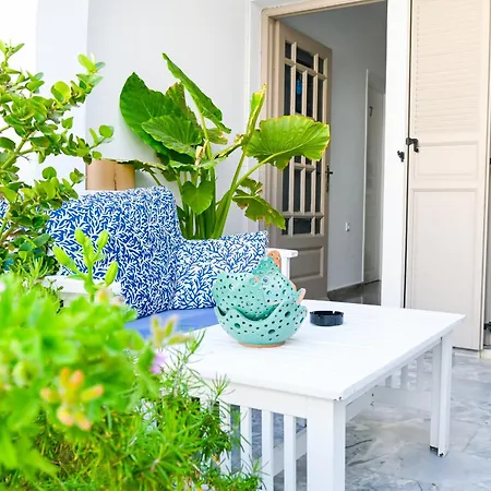 Georgia Pelekanou * サントリーニ