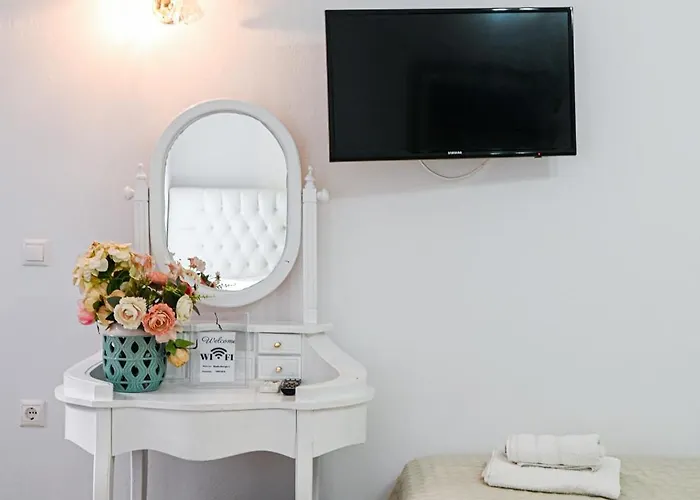 Georgia Pelekanou * Firá