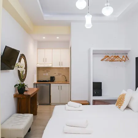 Georgia Pelekanou Firá