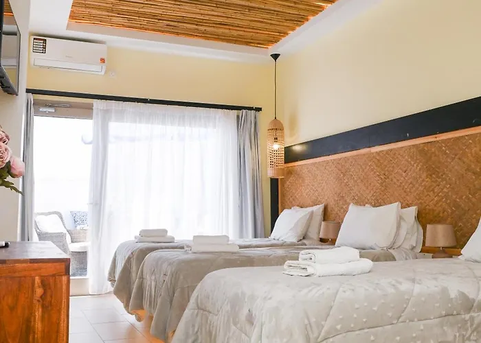 Georgia Pelekanou Fira (Santorini)