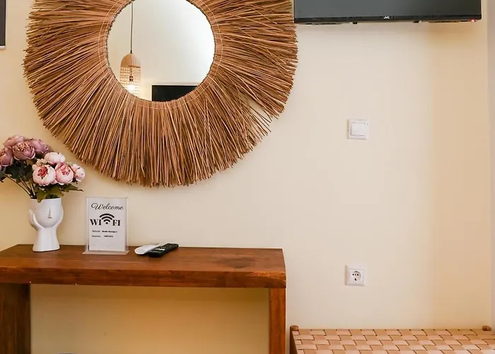 Georgia Pelekanou Fira (Santorini)