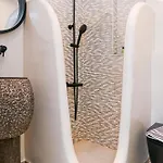 Georgia Pelekanou * Fira (Santorini)